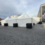 A sátorbérlés kulisszái mögött: mi történik valójában a felállítástól a bontásig — és miért érdemes ezt tudni rendezvény előtt?
